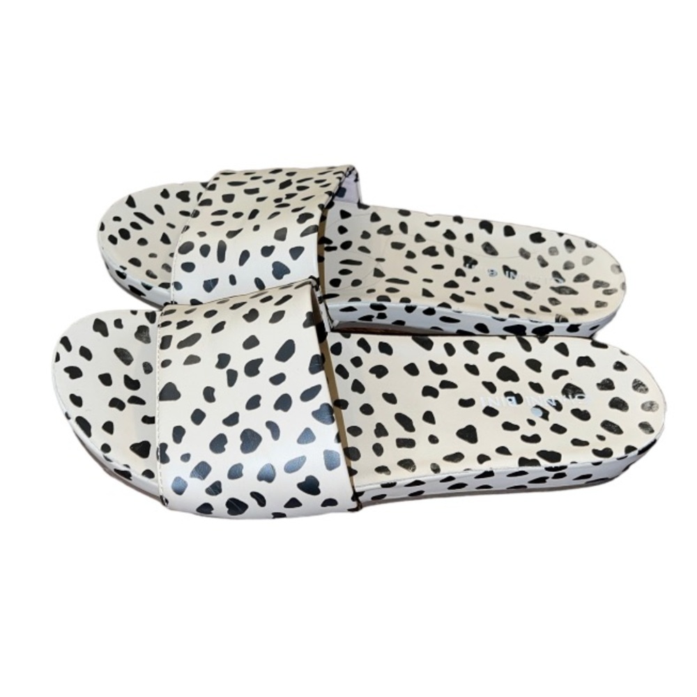 Gianni Bini cheetah print flat sandals